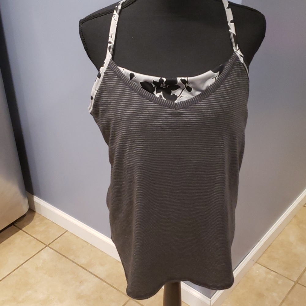 GAP Tank w built in bra XL